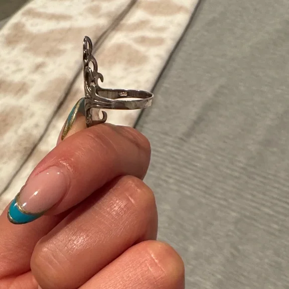 Elegant Sterling Silver Swirl Ring - Picture 2 of 3